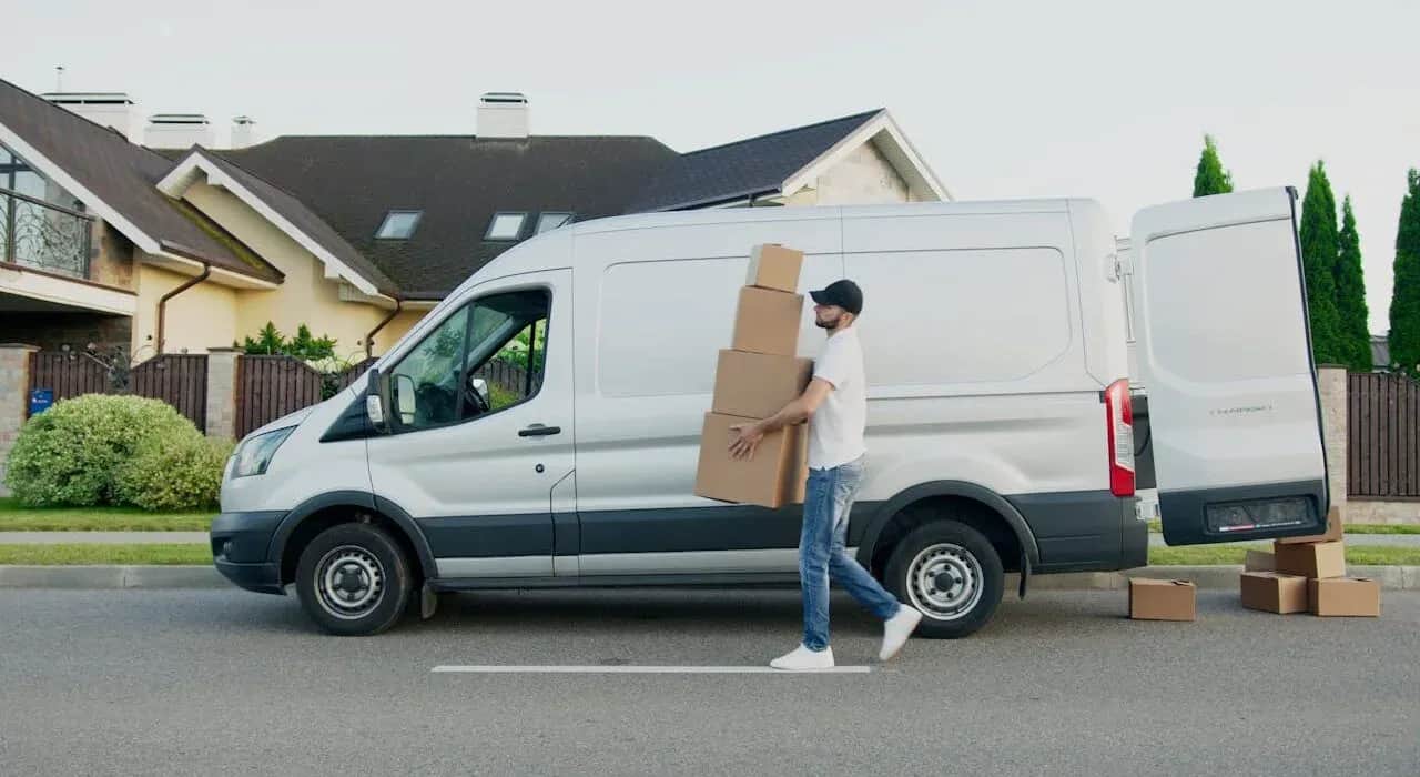 Bus 9-osobowy: transport zbiorowy czy przewóz osób? Sprawdź przepisy!