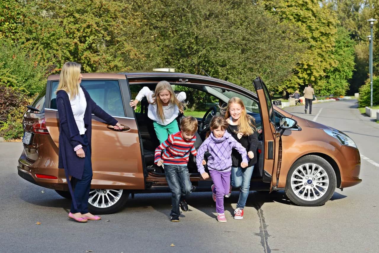 Ile osób w busie na kat. B? Limity, kary i bezpieczeństwo