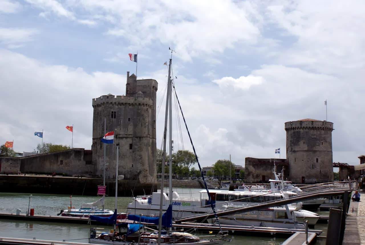 Autobus La Rochelle Île de Ré: Ceny, trasy, bilety planuj mądrze!