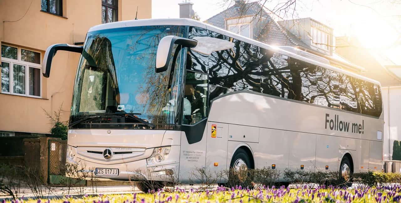 Wynajem autokaru: Ile kosztuje i jak zaoszczędzić na wycieczce?