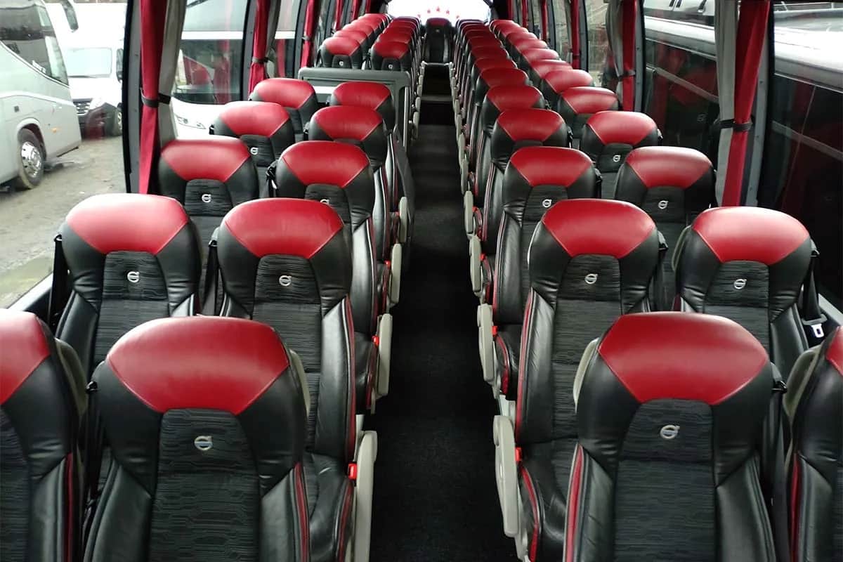 Jak przetrwać długą podróż autokarem? 20+ trików eksperta!