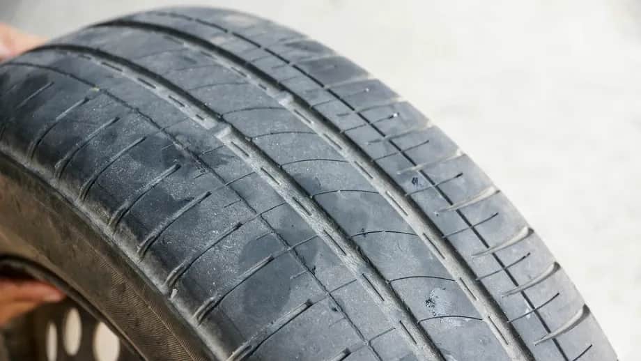 Opony letnie: 1,6 mm to za mało? Ekspert radzi, kiedy wymiana